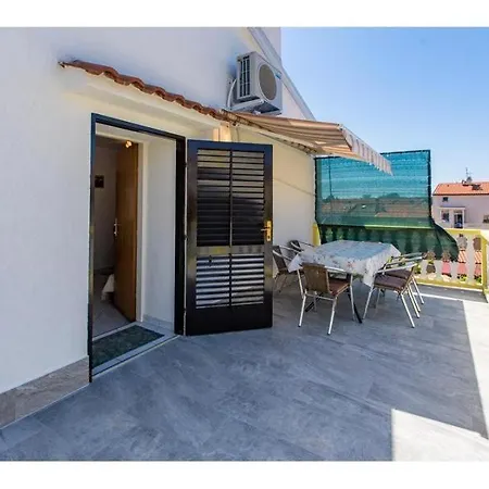 Tomislav Apartman *